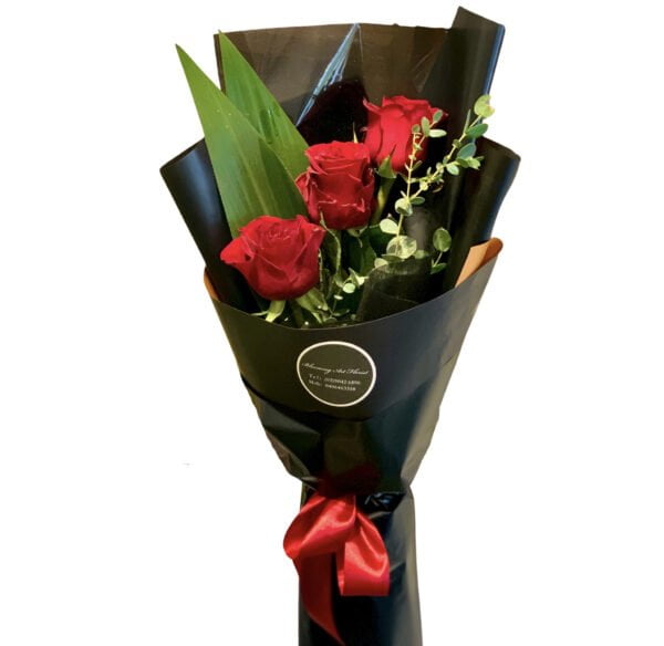 3 red roses bouquet